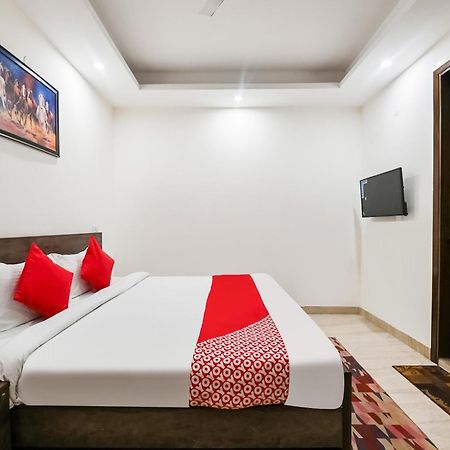 Hotel O Premium Rooms Chhatarpur New Delhi Exterior photo