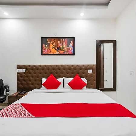 Hotel O Premium Rooms Chhatarpur New Delhi Exterior photo