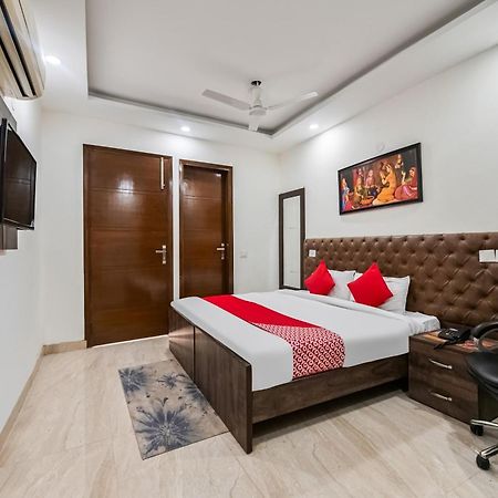 Hotel O Premium Rooms Chhatarpur New Delhi Exterior photo
