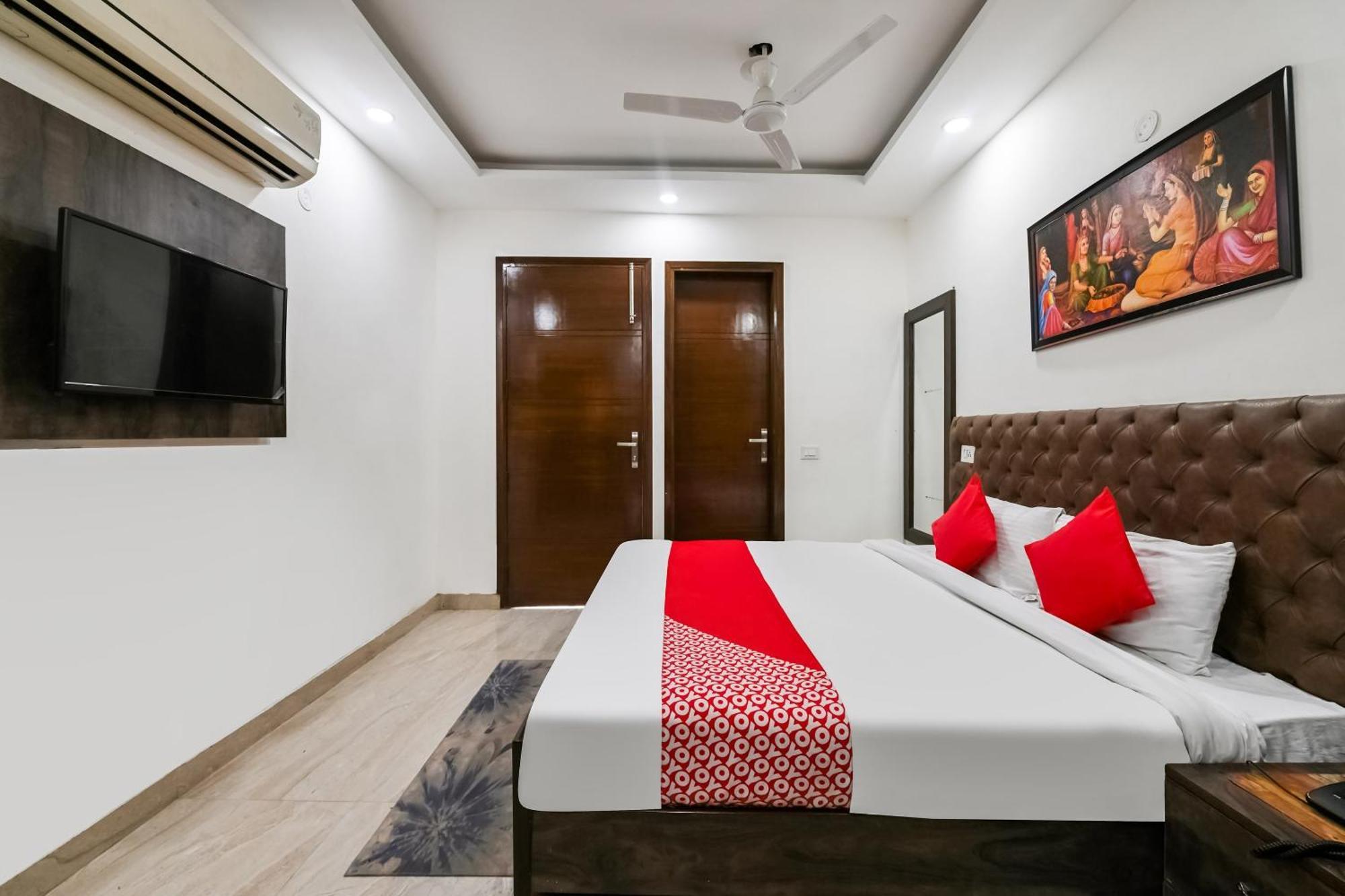 Hotel O Premium Rooms Chhatarpur New Delhi Exterior photo