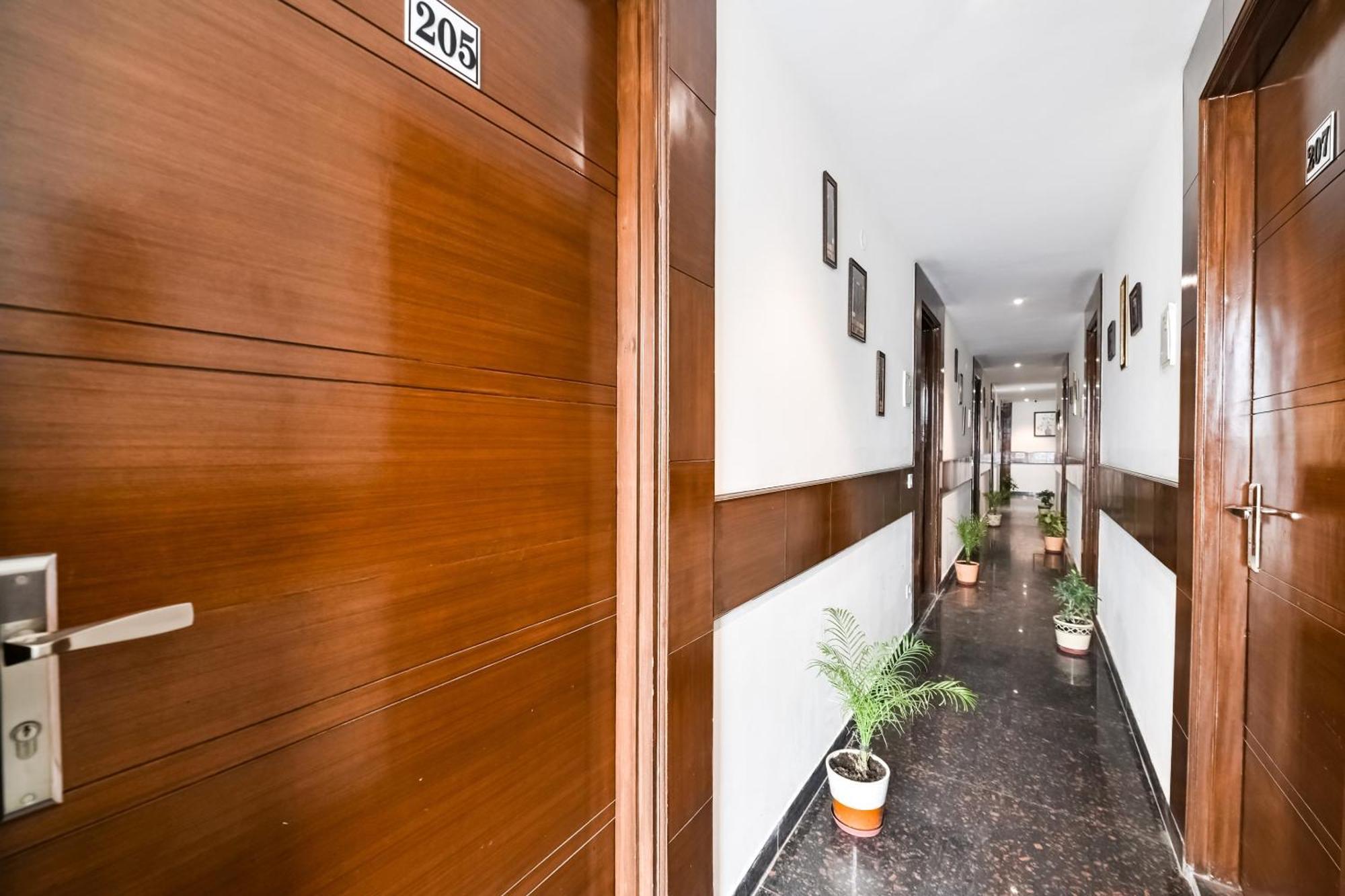 Hotel O Premium Rooms Chhatarpur New Delhi Exterior photo