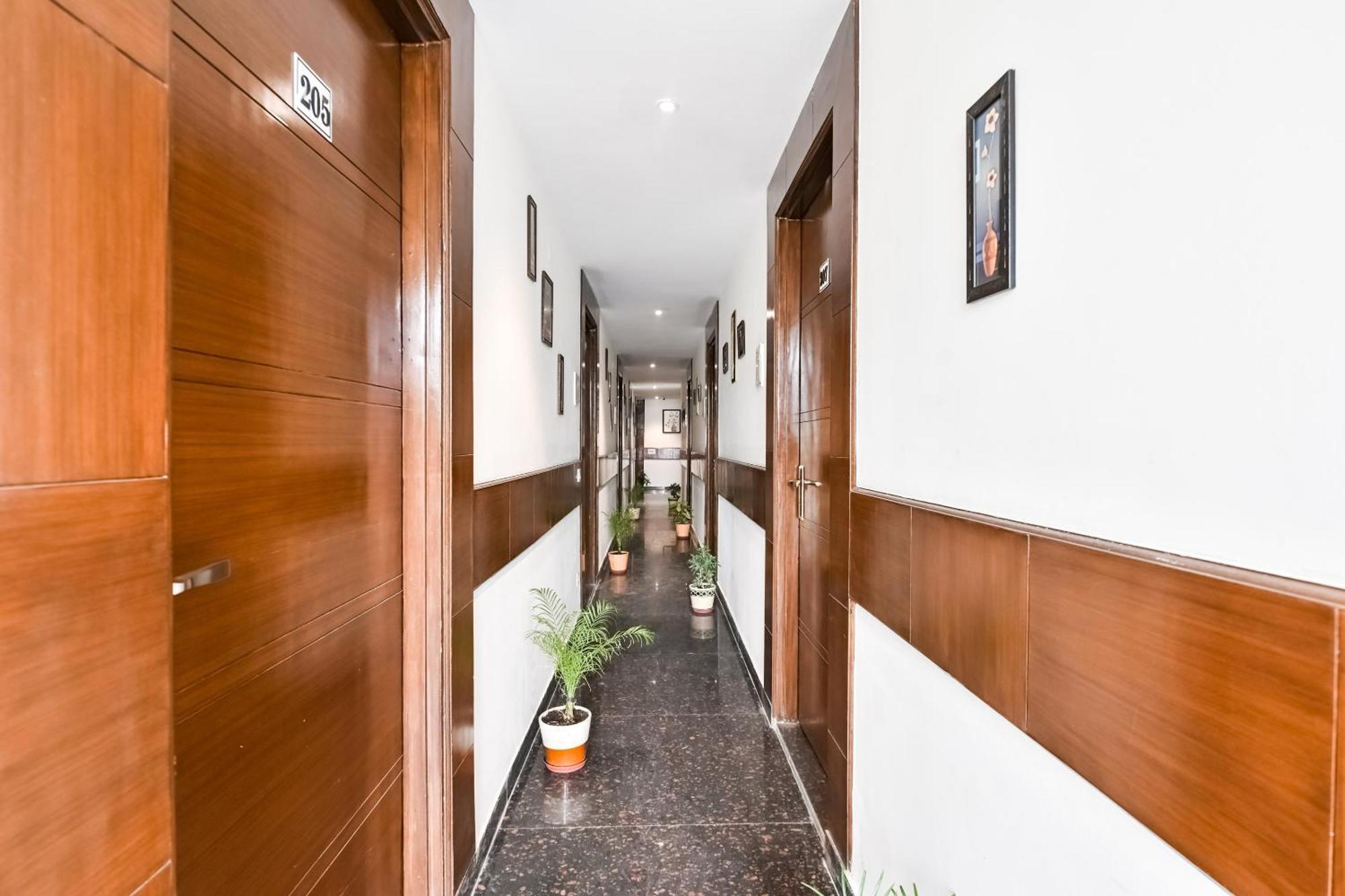 Hotel O Premium Rooms Chhatarpur New Delhi Exterior photo
