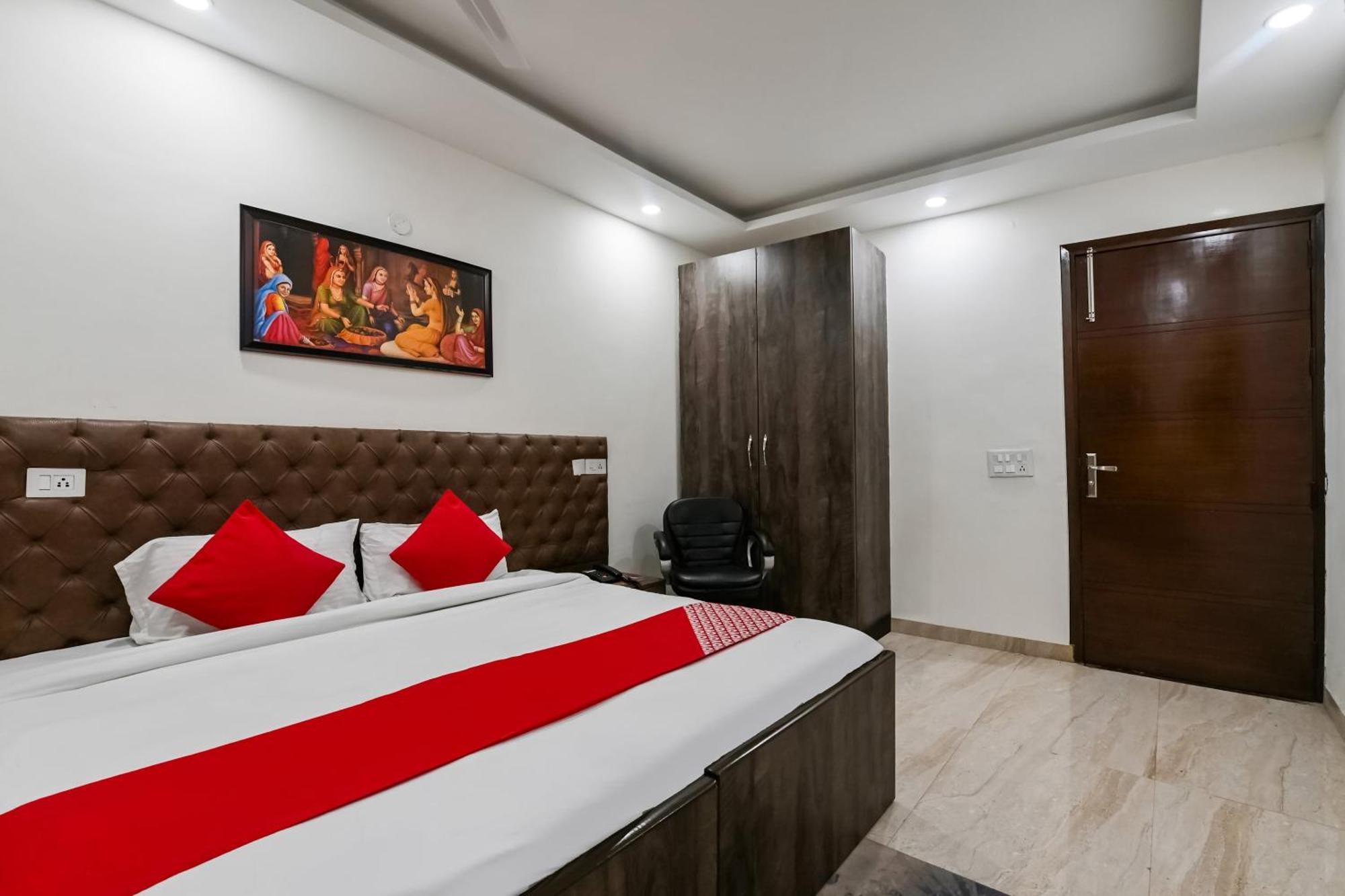 Hotel O Premium Rooms Chhatarpur New Delhi Exterior photo