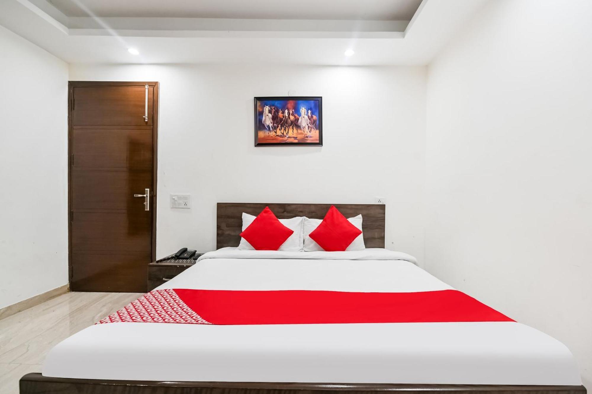 Hotel O Premium Rooms Chhatarpur New Delhi Exterior photo