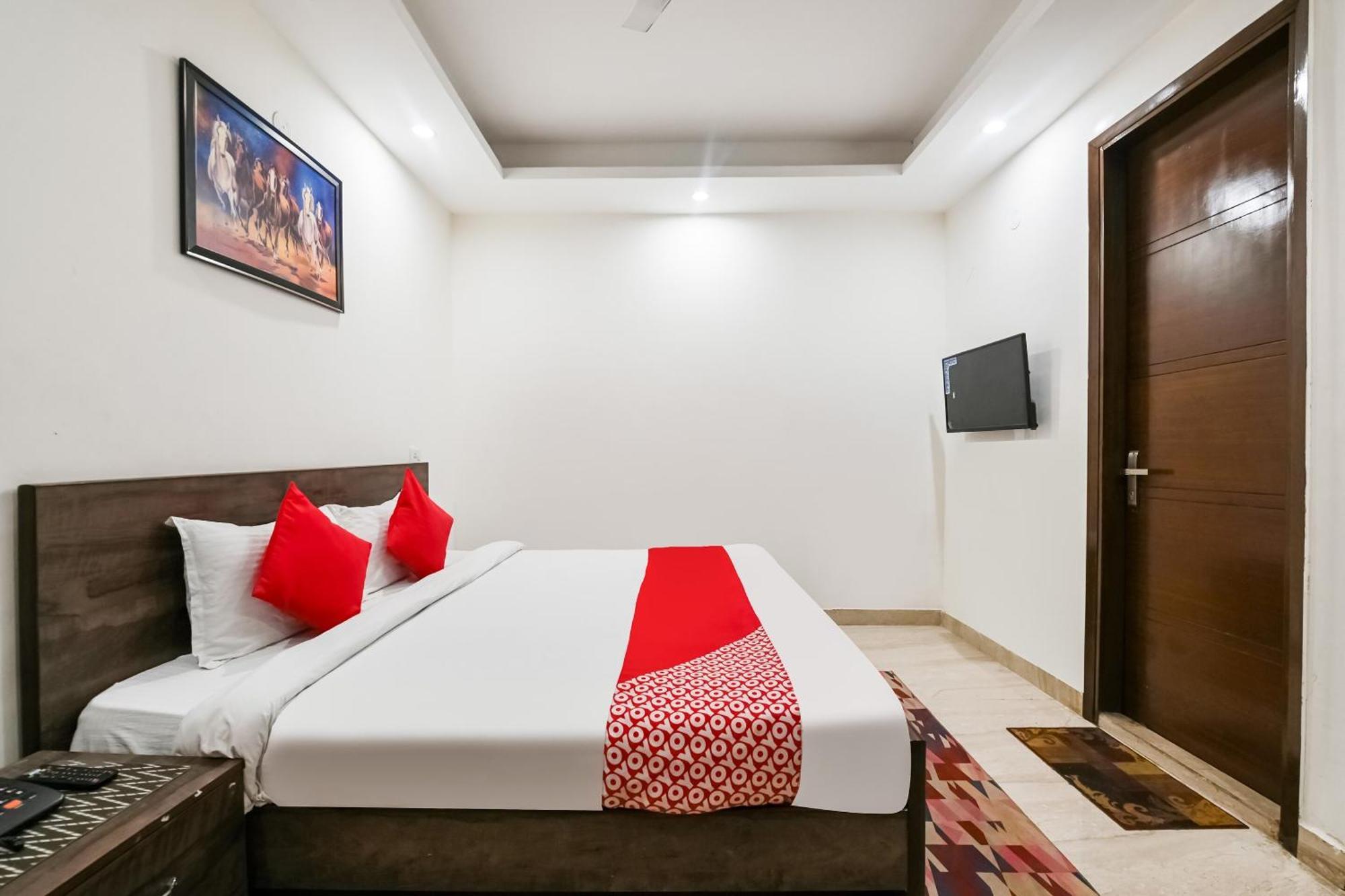 Hotel O Premium Rooms Chhatarpur New Delhi Exterior photo