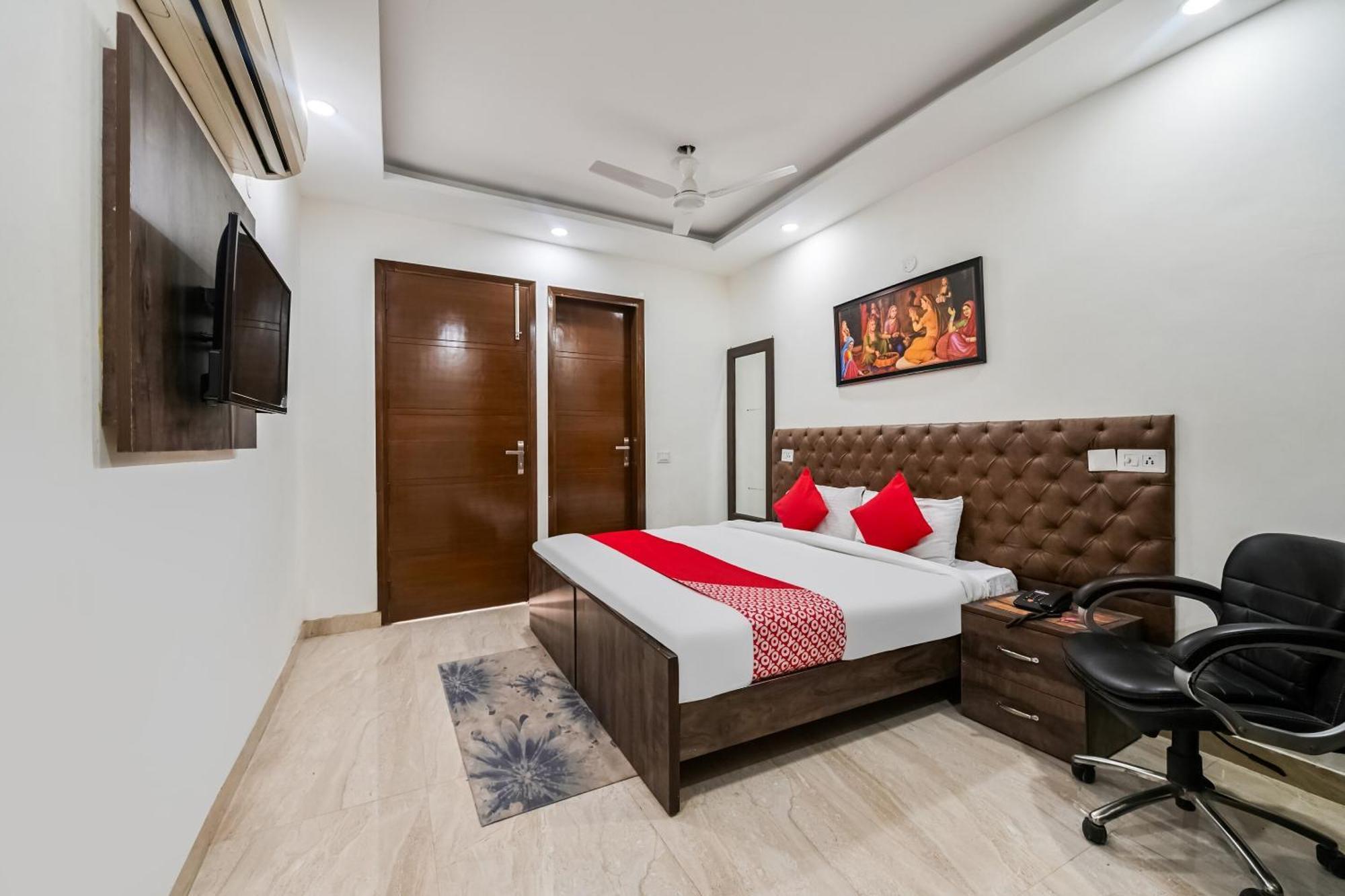 Hotel O Premium Rooms Chhatarpur New Delhi Exterior photo